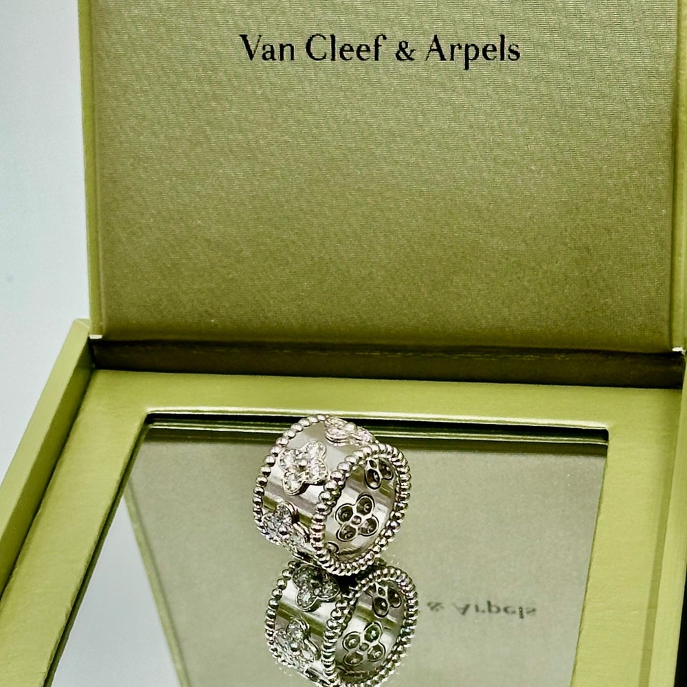 Van Cleef & Arpels Perl'ee Clovers Ring SZ 5